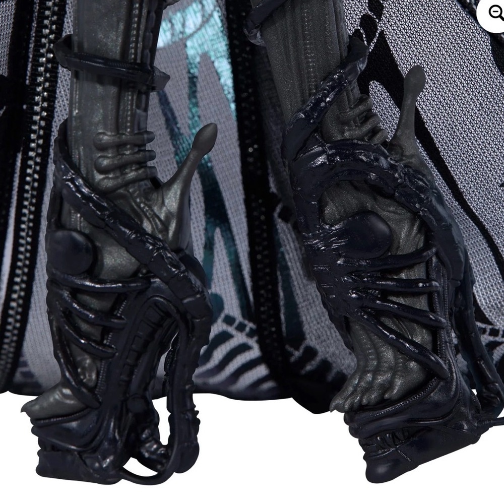 Monster High, Skullector “Alien” doll — brand new, never opened Mattel creation - Picture 7 of 11